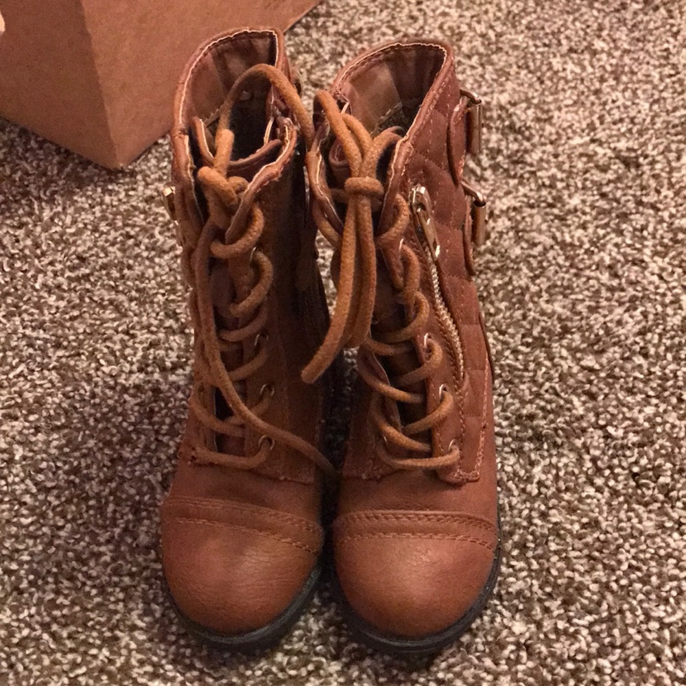 Girl boots